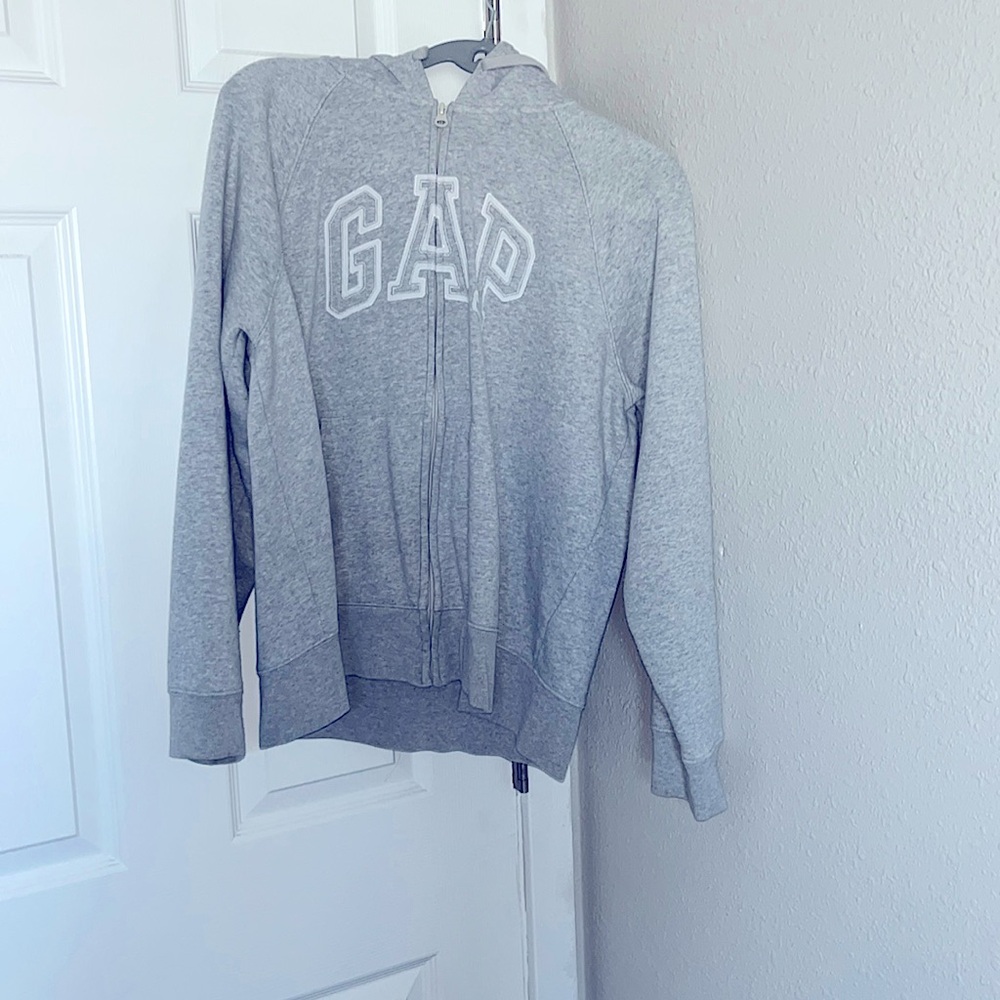 Gap sweater